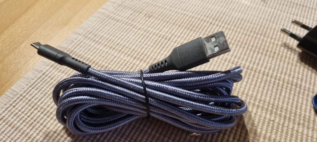 Kable do telefonu plus ładowarka