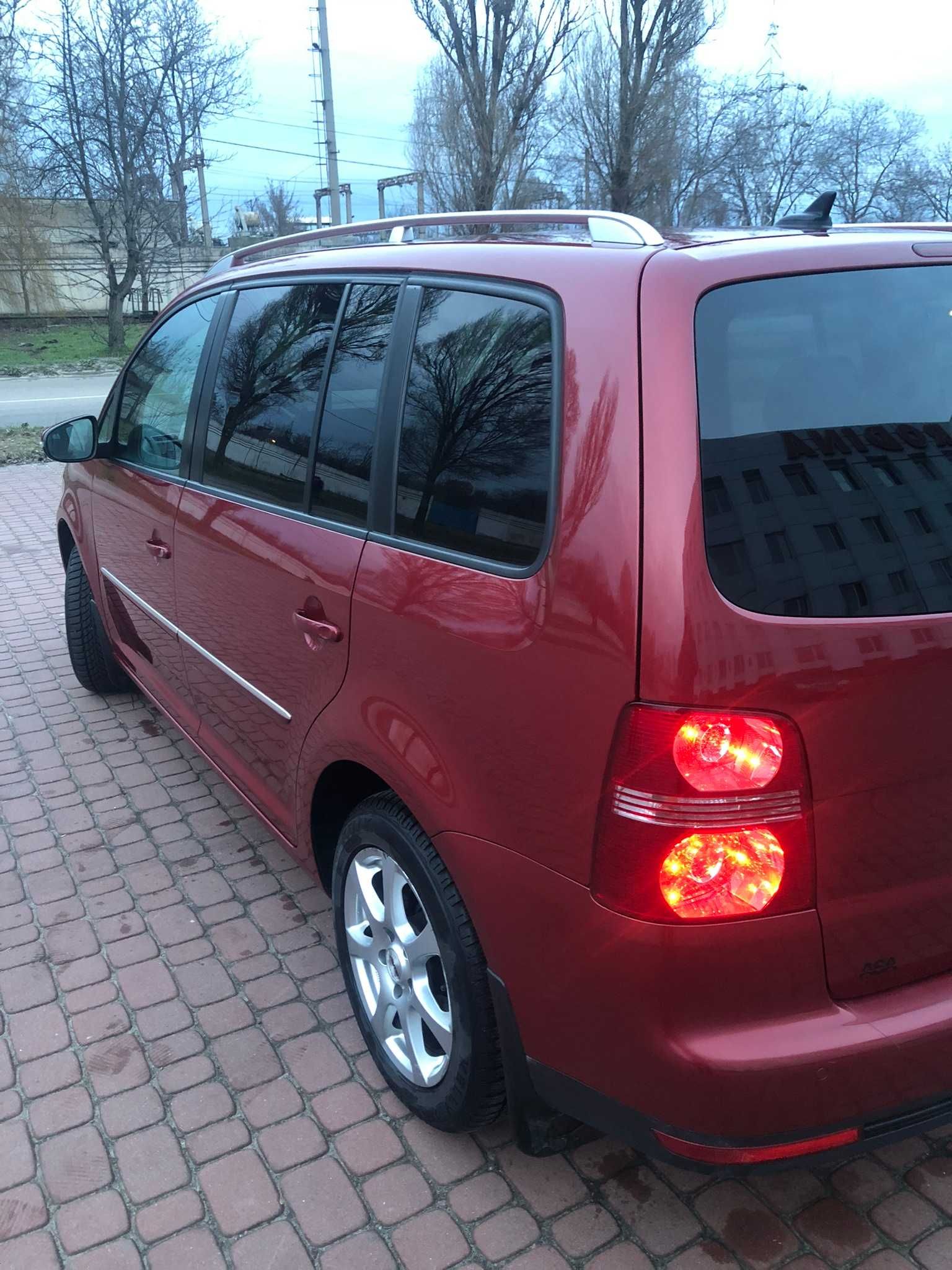 VW Touran 2.0 TDI автомат