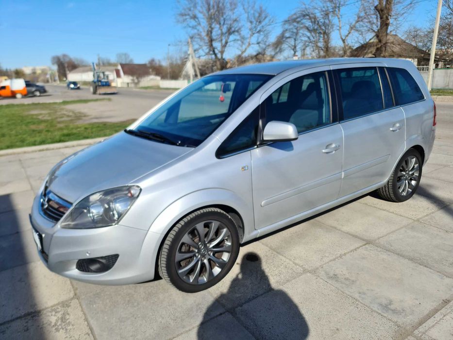 Opel Zafira B 2011 читайте опис