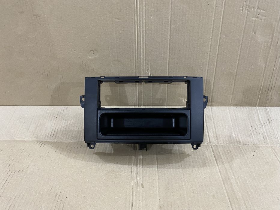 Оригінальна рамка магнитофона (1 Din) Mercedes w639 Vito