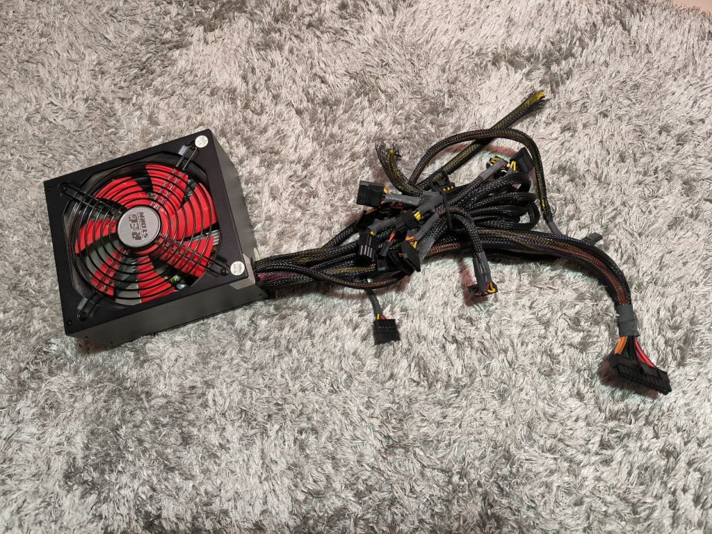 Fonte de alimentação 750w Halfmman Storm ADK-A750
