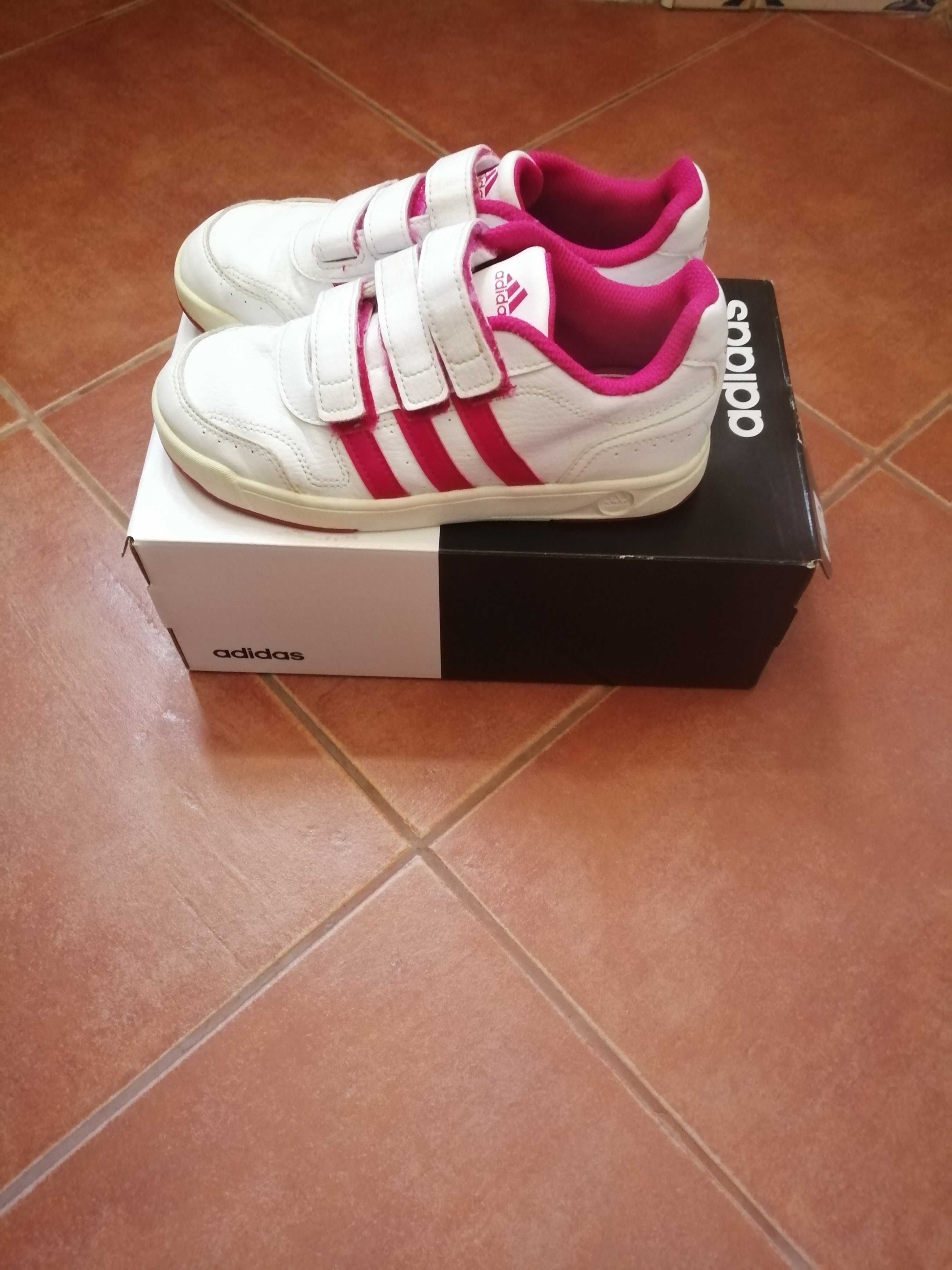 Tenis/sapatilhas Adidas 33 bom estado