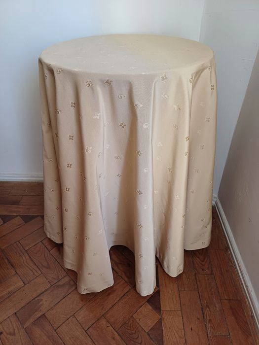 Mesa de apoio em madeira + Camilha Vintage