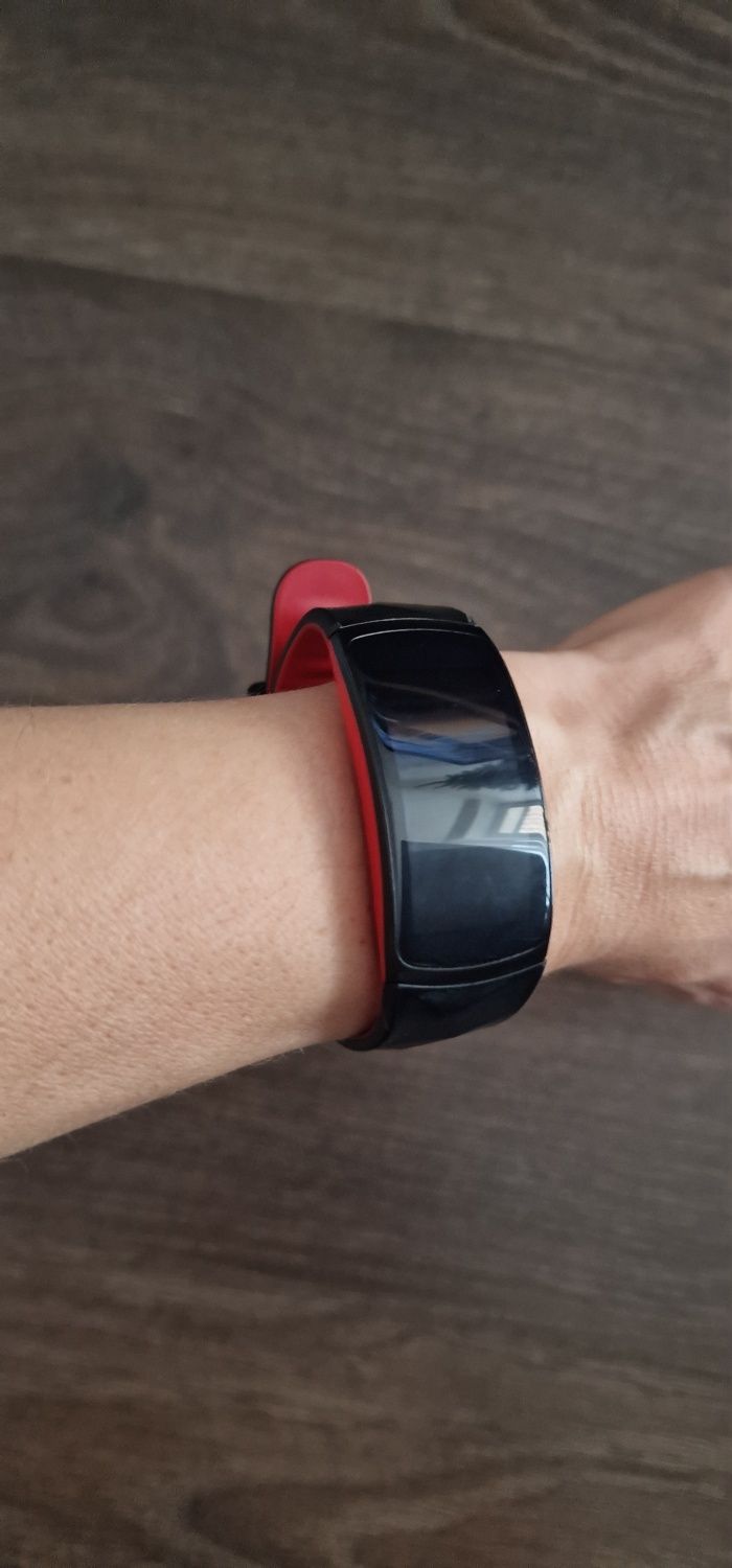 Часы Samsung Gear Fit2 Pro smart