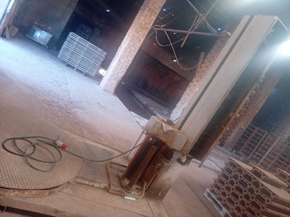 Envolvedora semiautomática com mesa rotativa ROTOPLAT