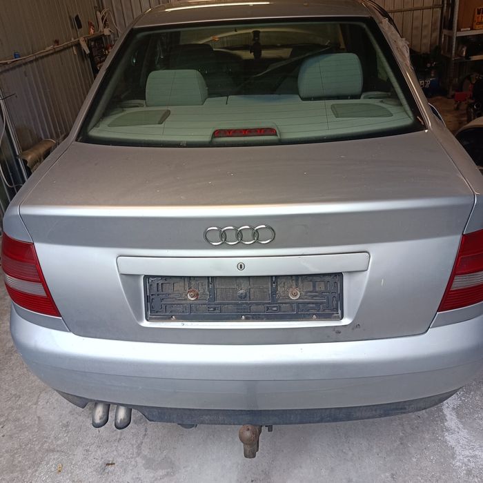 Klapa bagażnika tył audi a4 b5 ly7w