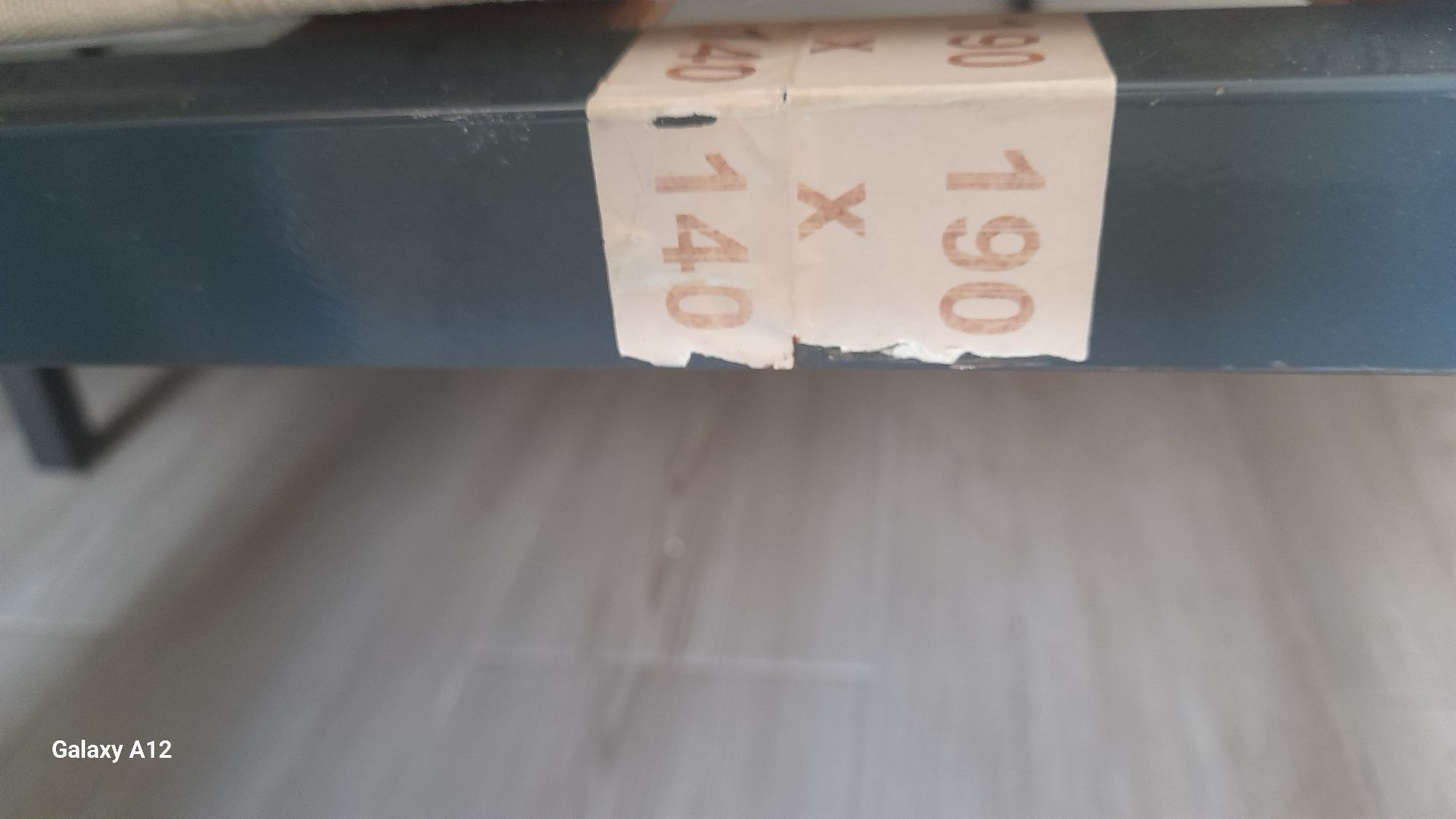 Cama de casal, com colchão medidas: 1,90 x 1,40 cm