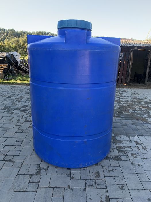 Продам бочку 2000л бу