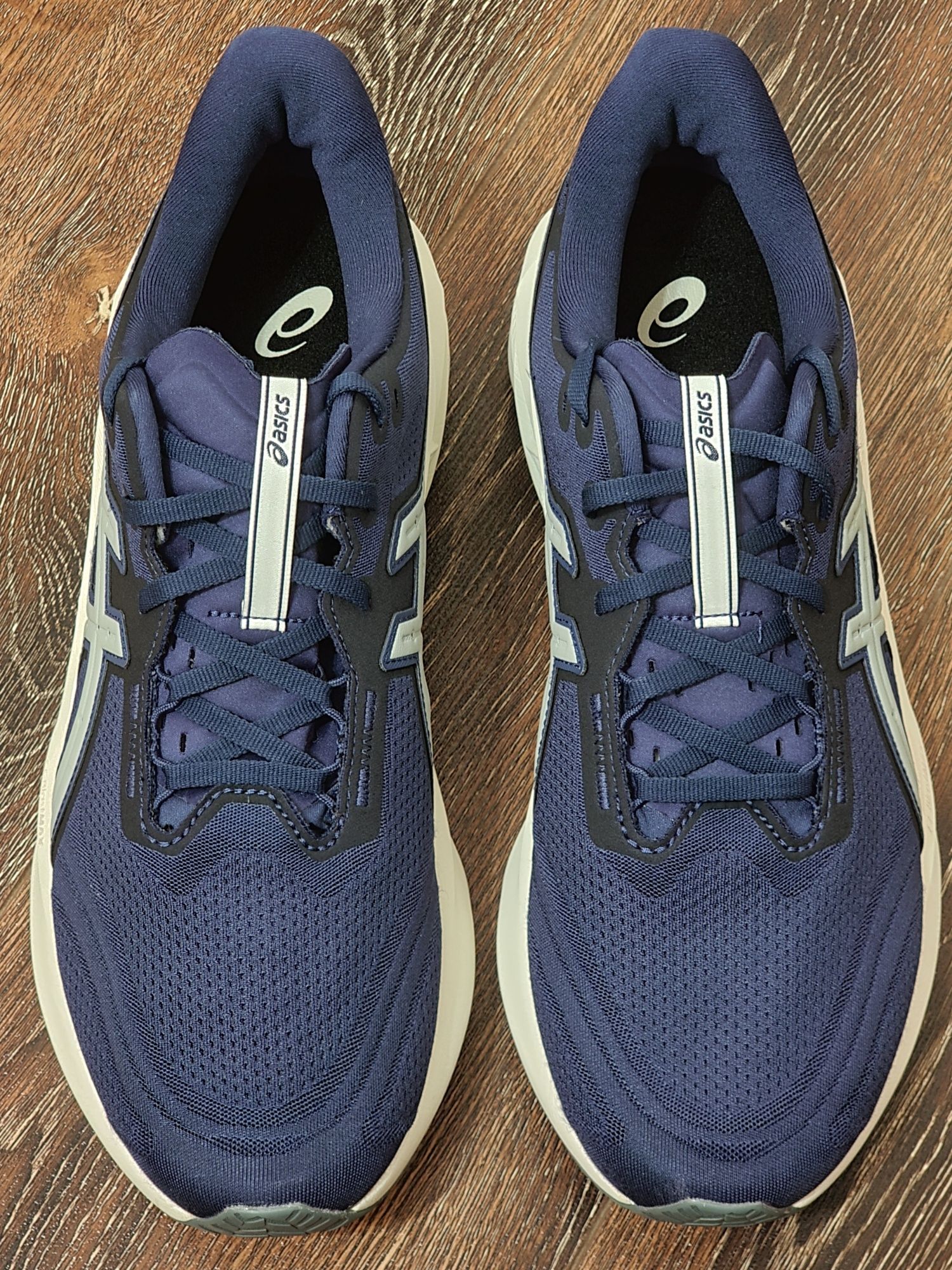 Оригінал 100% чоловічі кросівки asics novablast 5  eur 48