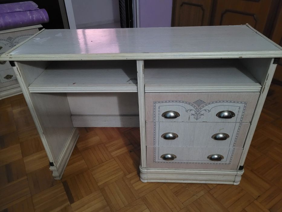 Conjunto de mesa de cabeceira camiseiro e secretária