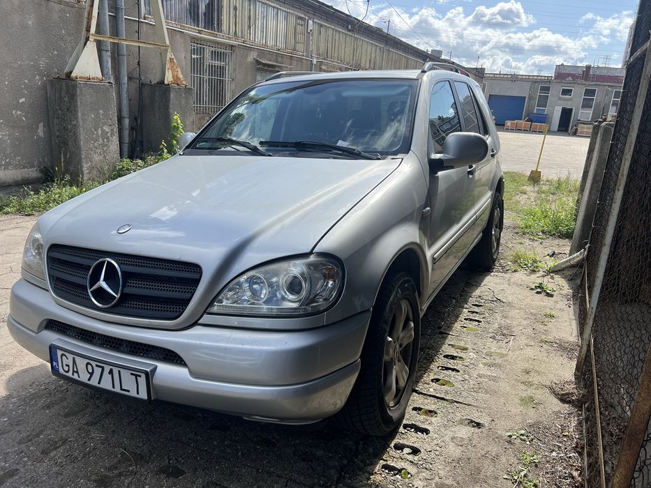 Mercedes Benz ML320. 7 osob. 3.5t hak. automat. Klima