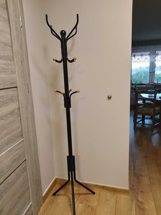 wieszak  stojący na ubrania