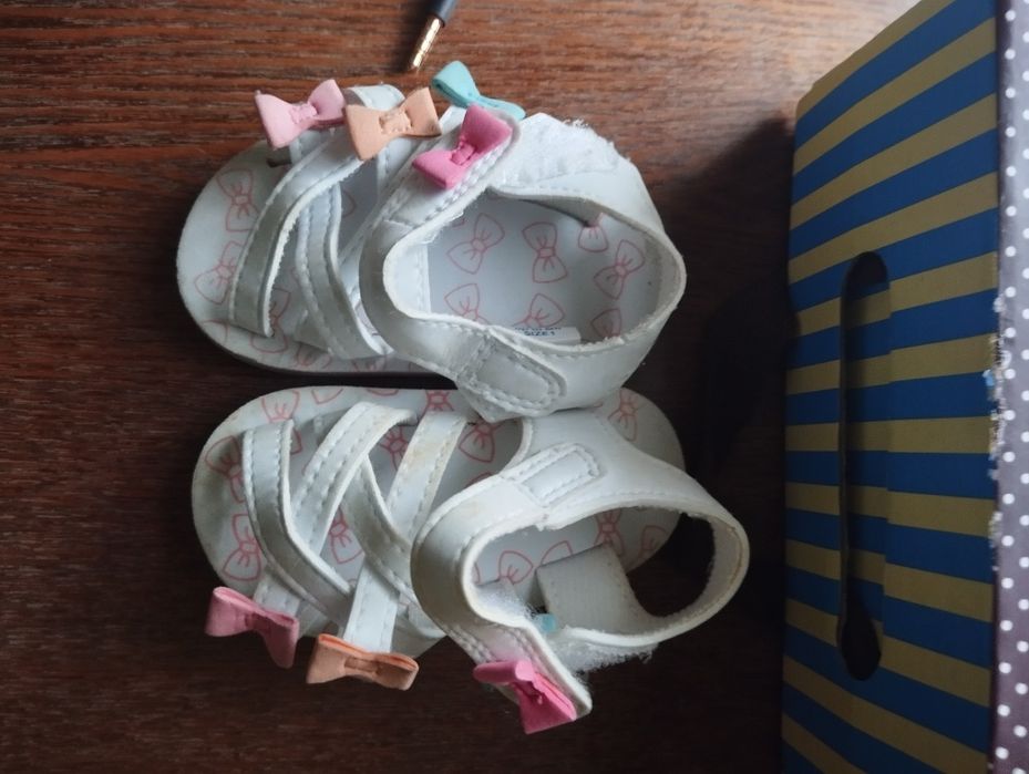 Продам взуття для дівчинки