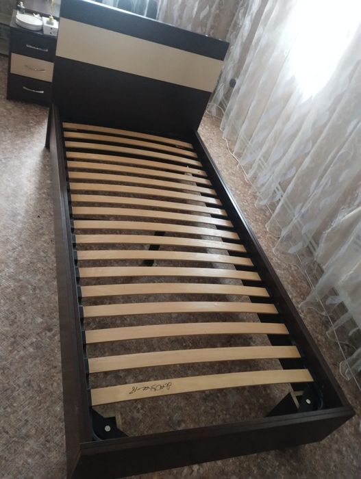 Ліжко односпальне в ідеальному стані