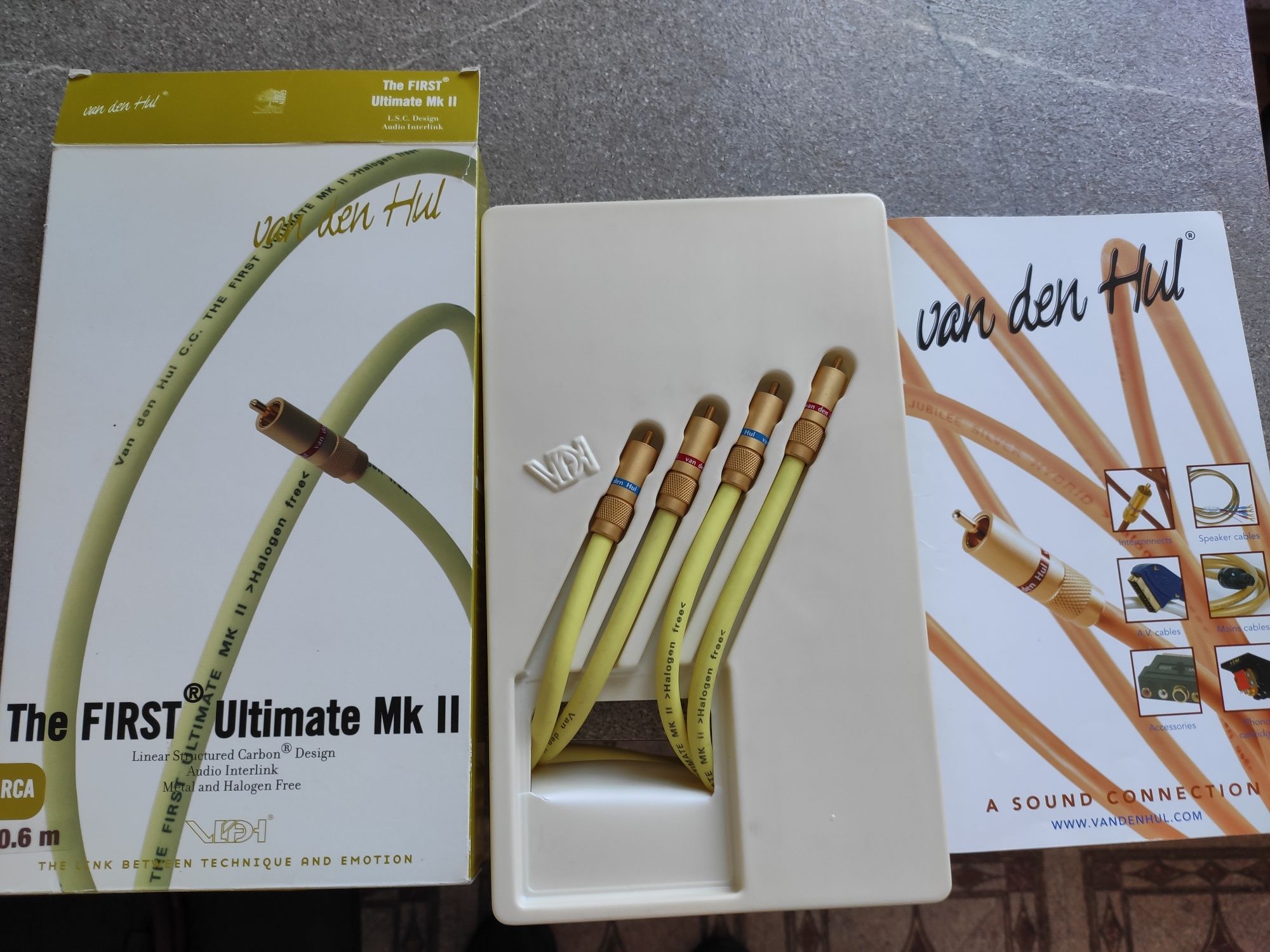 Кабель межблочный Van Den hul First Ultimate MK2 RCA
