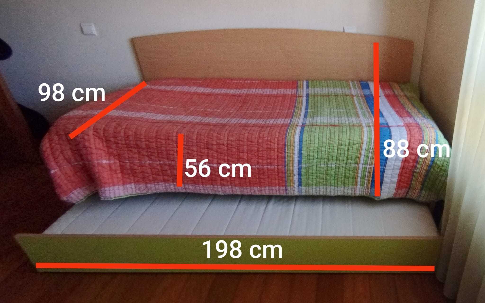 Cama dupla com dois colchões