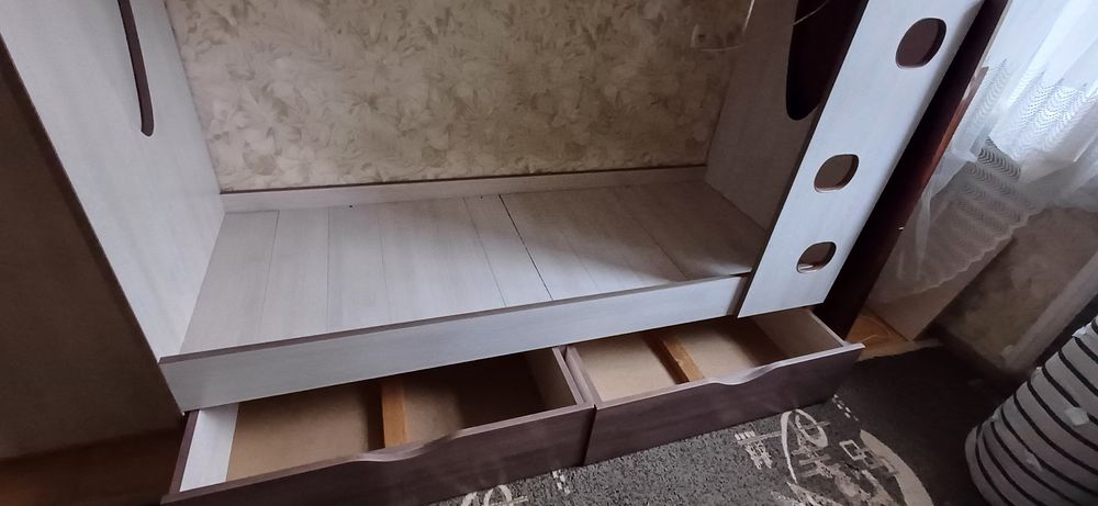 Продам двухярусну кровать