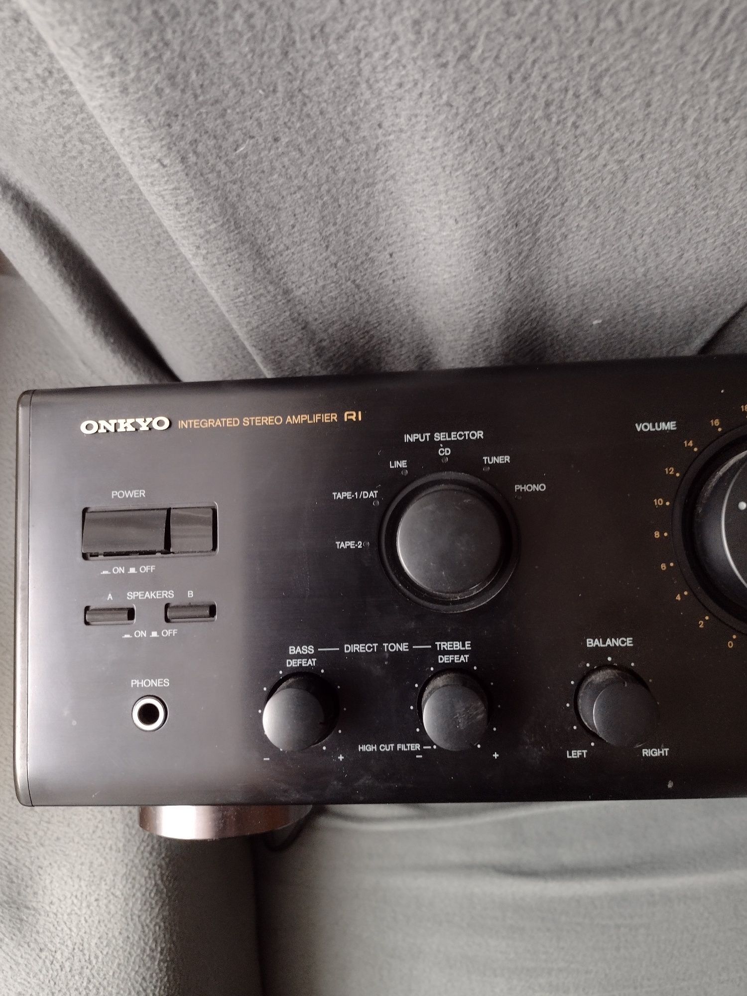 Wzmacniacz ONKYO R 1