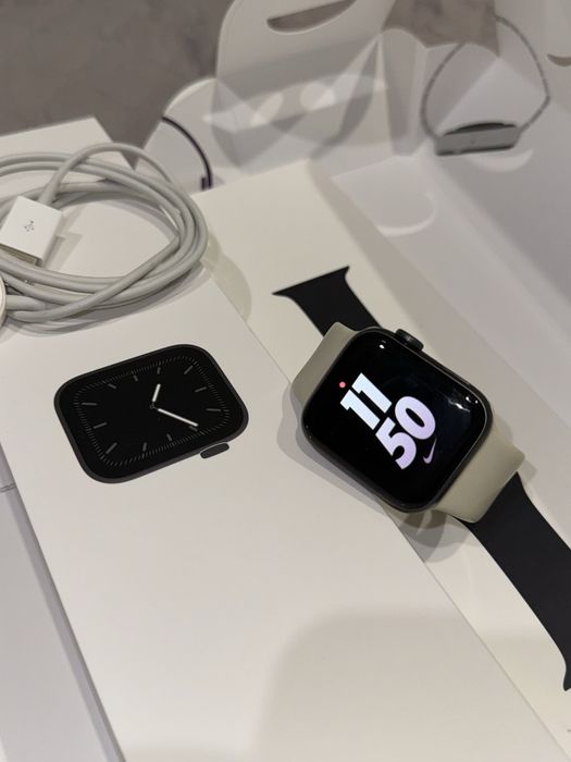 Apple Watch Series 5 40mm Space Gray
