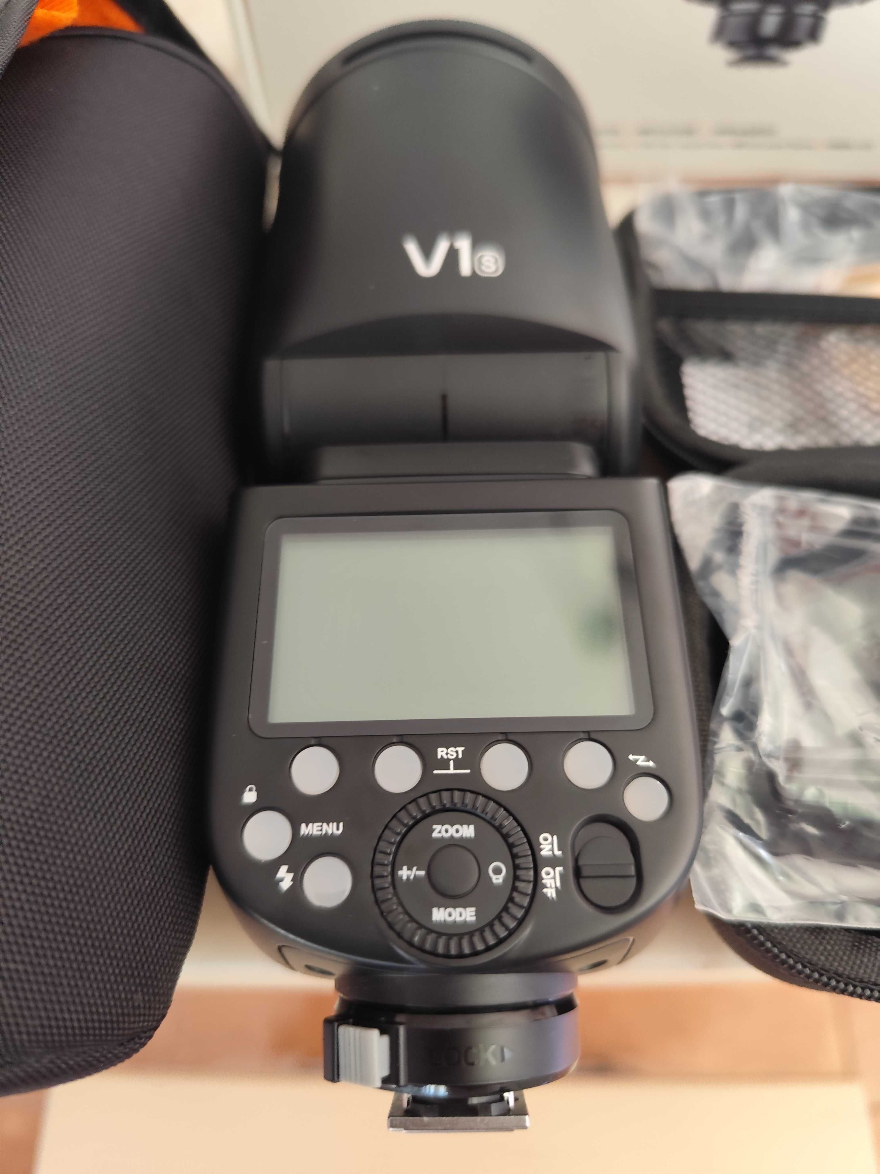 Flash GODOX Speedlite V1 Sony e kit de acessórios GODOX AK R1