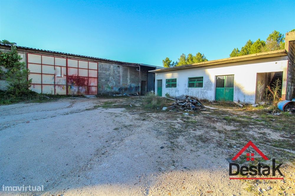 Armazém com área bruta de construção de 696 m² em Sernancelhe