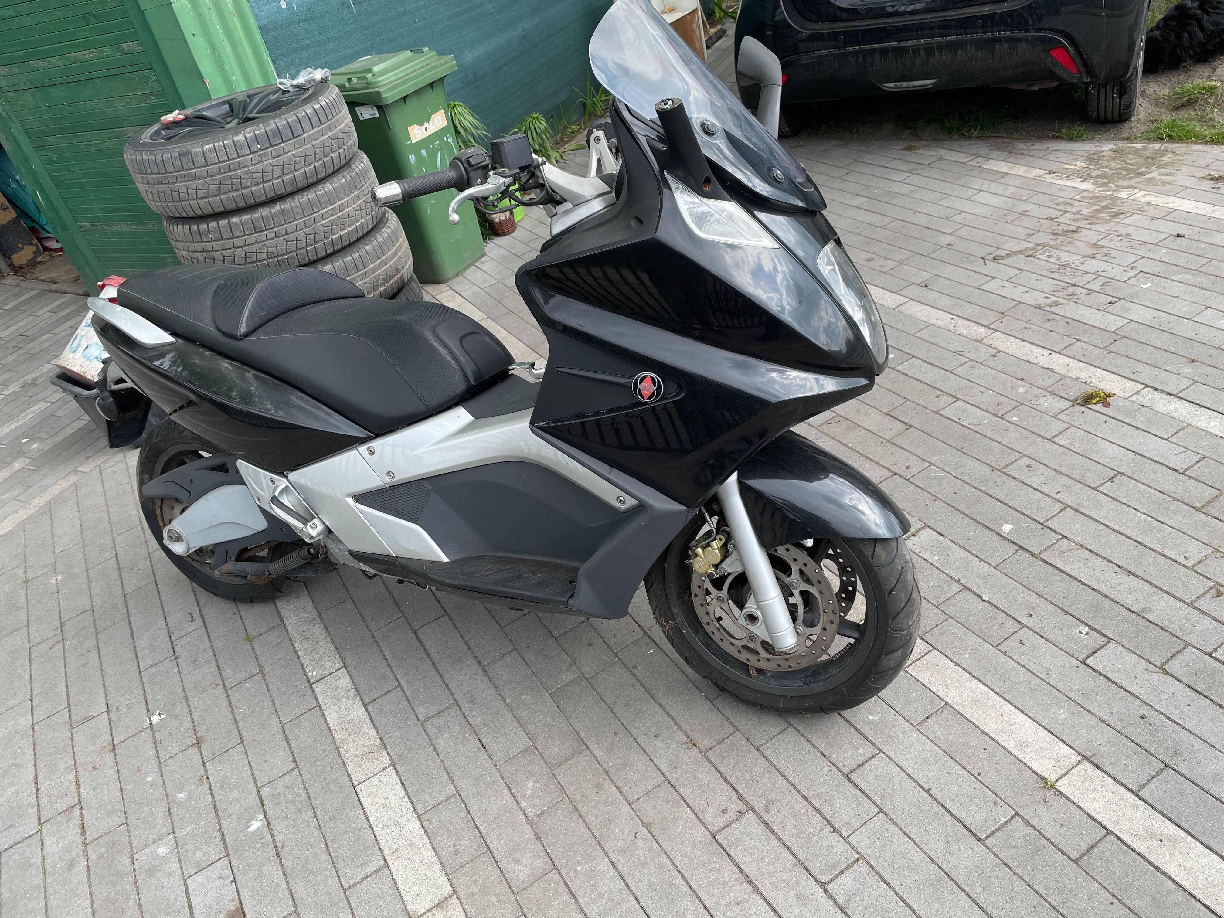 Skuter Gilera GP800