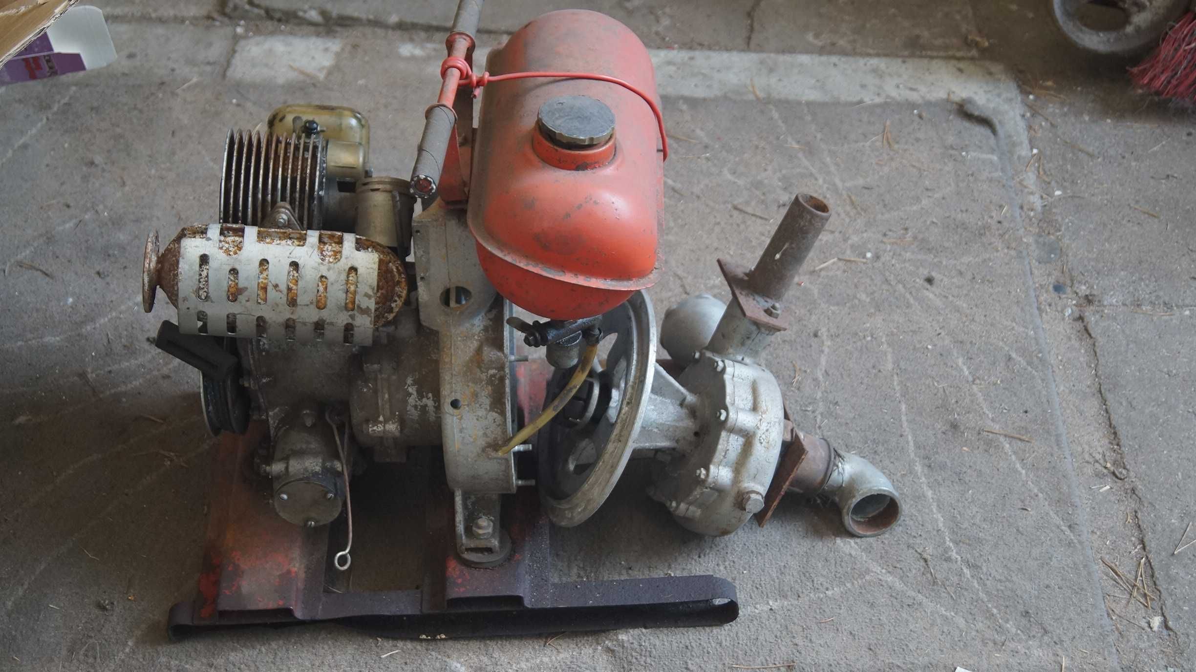 Motopompa spalinowa CCCR 1982-89 r oryginał zabytek techniki