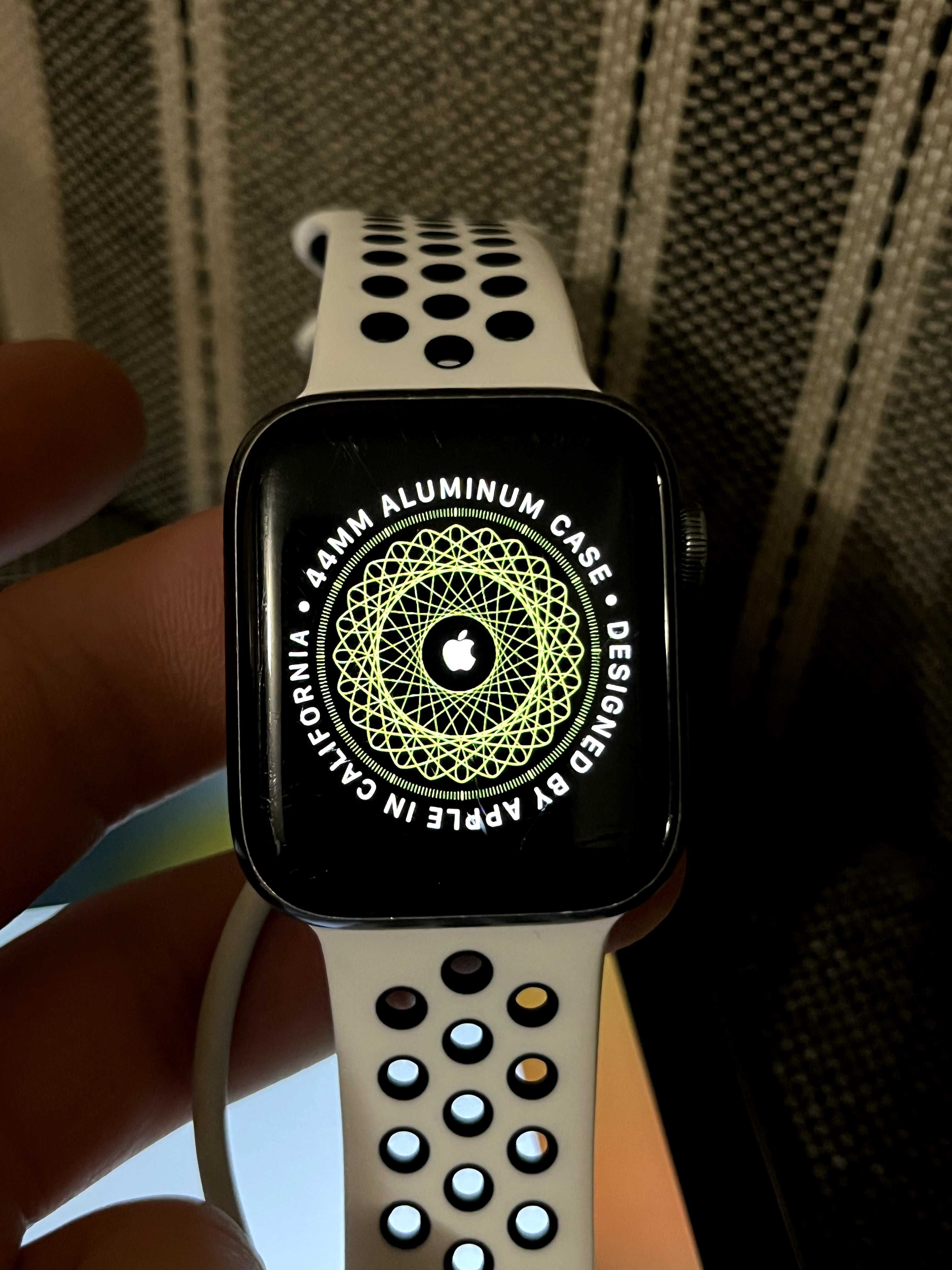 Apple Watch 4/44 mm, Nike, LTE GPS, space gray