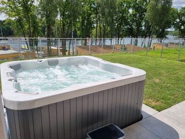 Apartament mieszkanie z jacuzzi nad jeziorem Giżycko Mazury B102