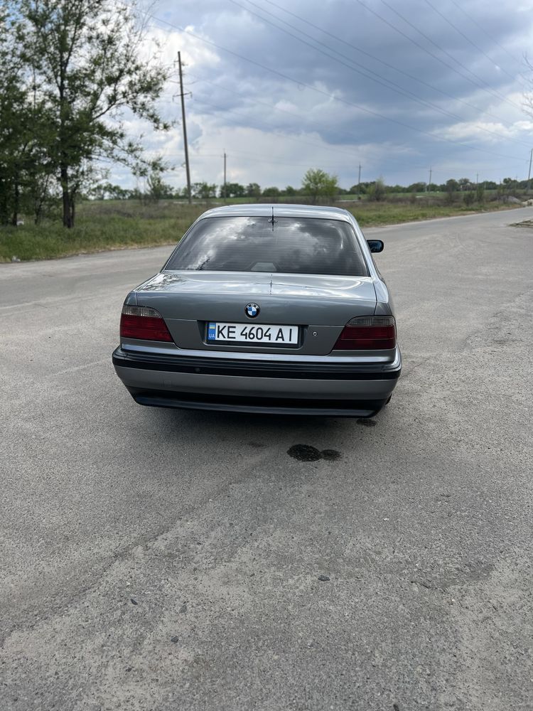 Очень срочно Продам свою бмв е 38