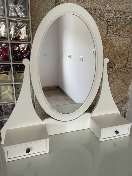 Toucador com espelho da IKEA