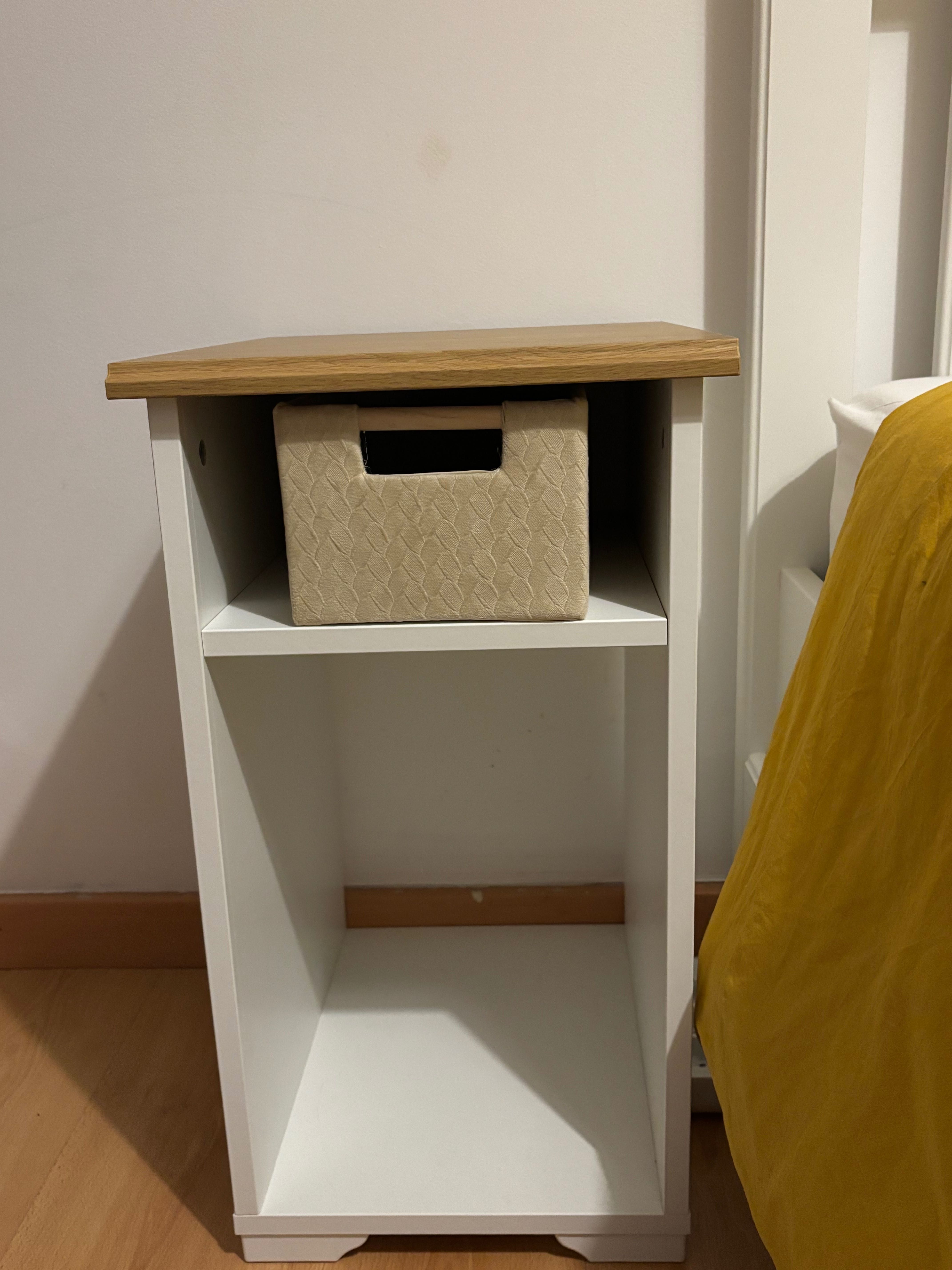 Mesa de Cabeceira IKEA