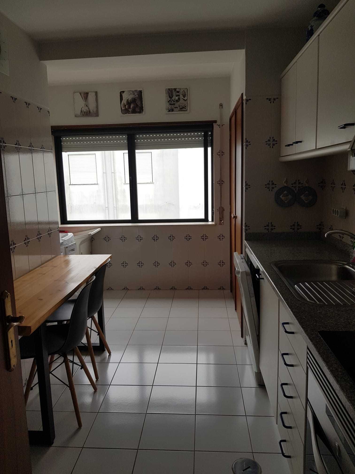 Apartamento T2 para arrendamento na Rua de São José, Darque