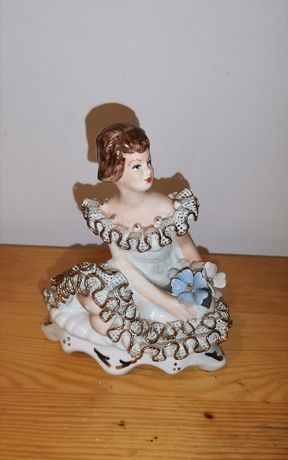 Figurka porcelanowa dama z kwiatami