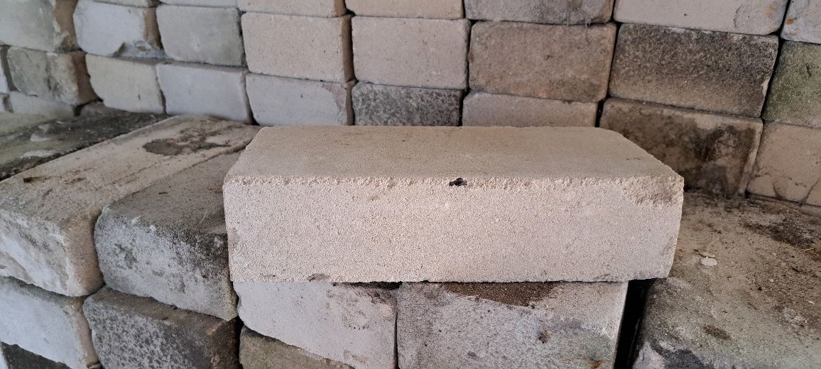 Cegła biała pełna 1 zł sztuka