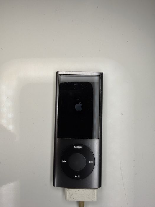 iPod Nano 5. generacji – 8 GB + kabel (bateria do wymiany)