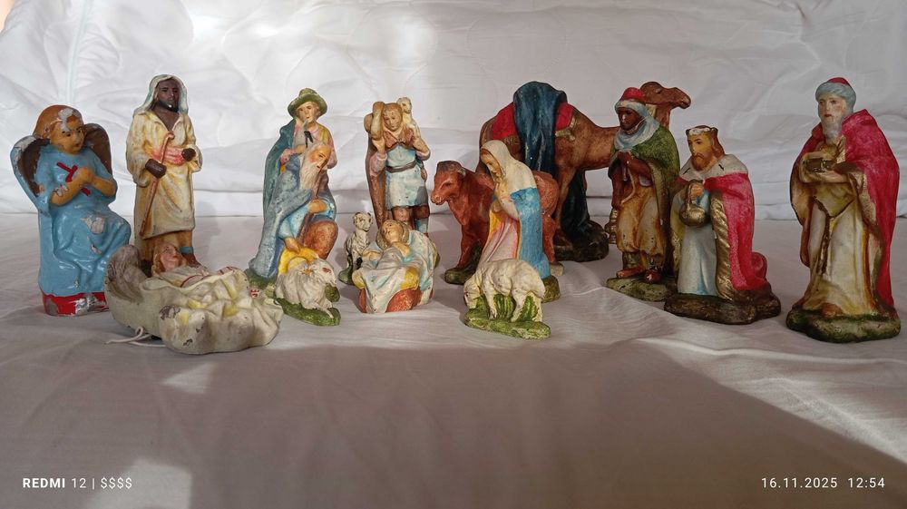 Zestaw przedwojennych figurek do szopki bożonarodzeniowej.