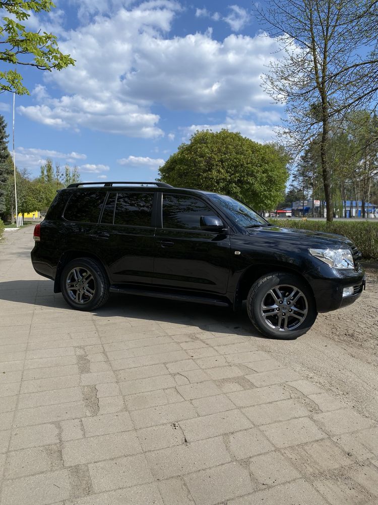 Toyota Land Cruiser  2011