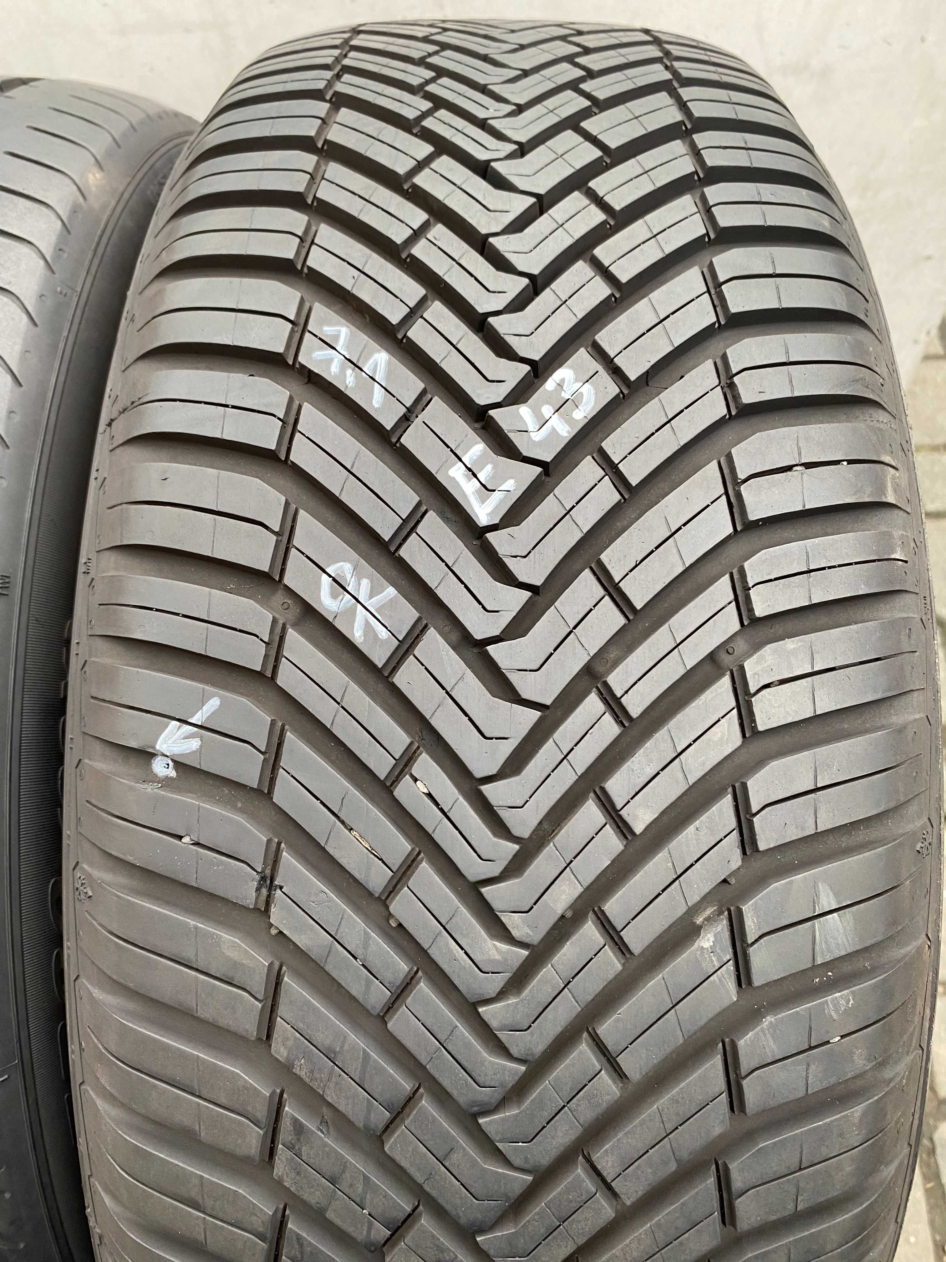 235 55 R18 104V XL Continental All SeasonContact