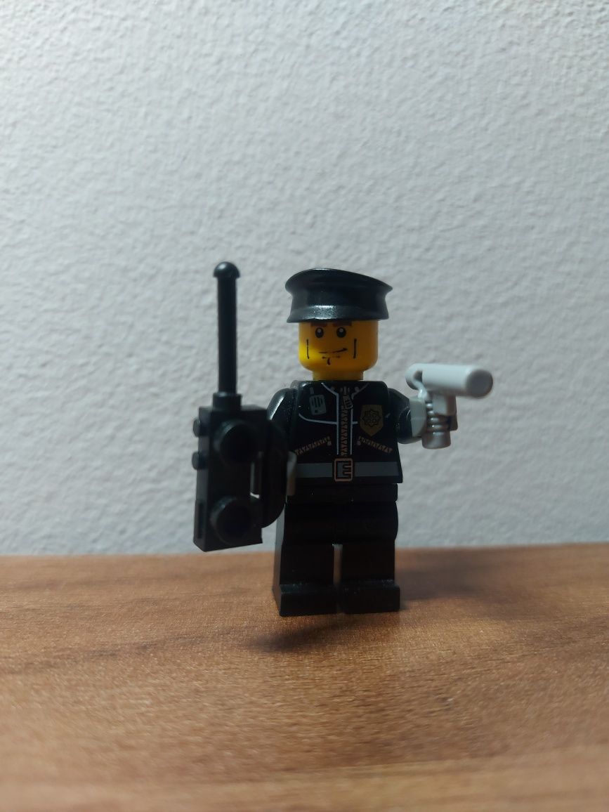 LEGO - minifigurka - policjant