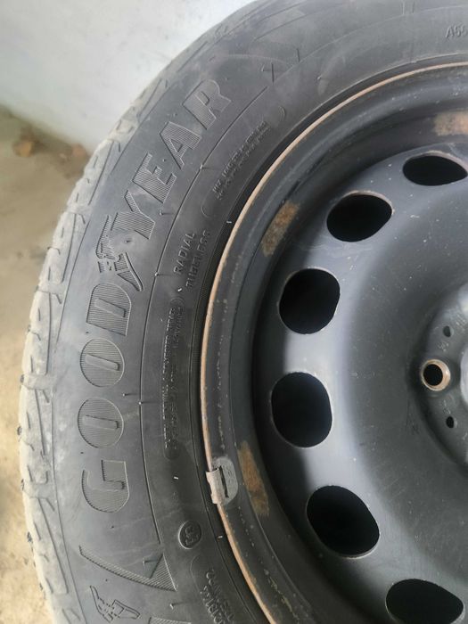 Гума Goodyear 215/60 r16 з металевими дисками