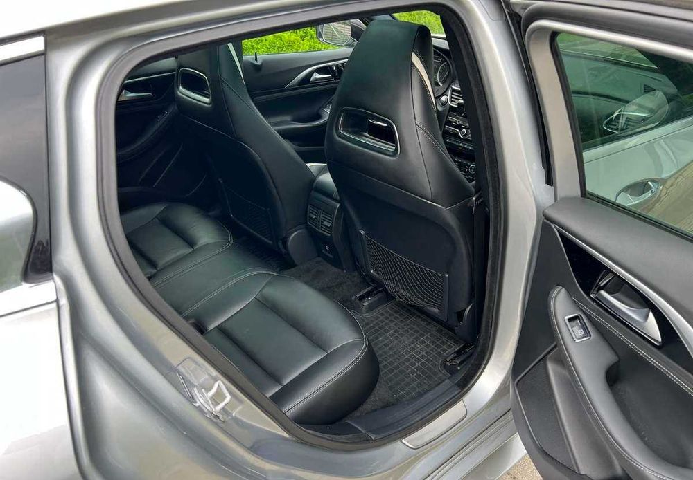 Infiniti QX30 2017 року