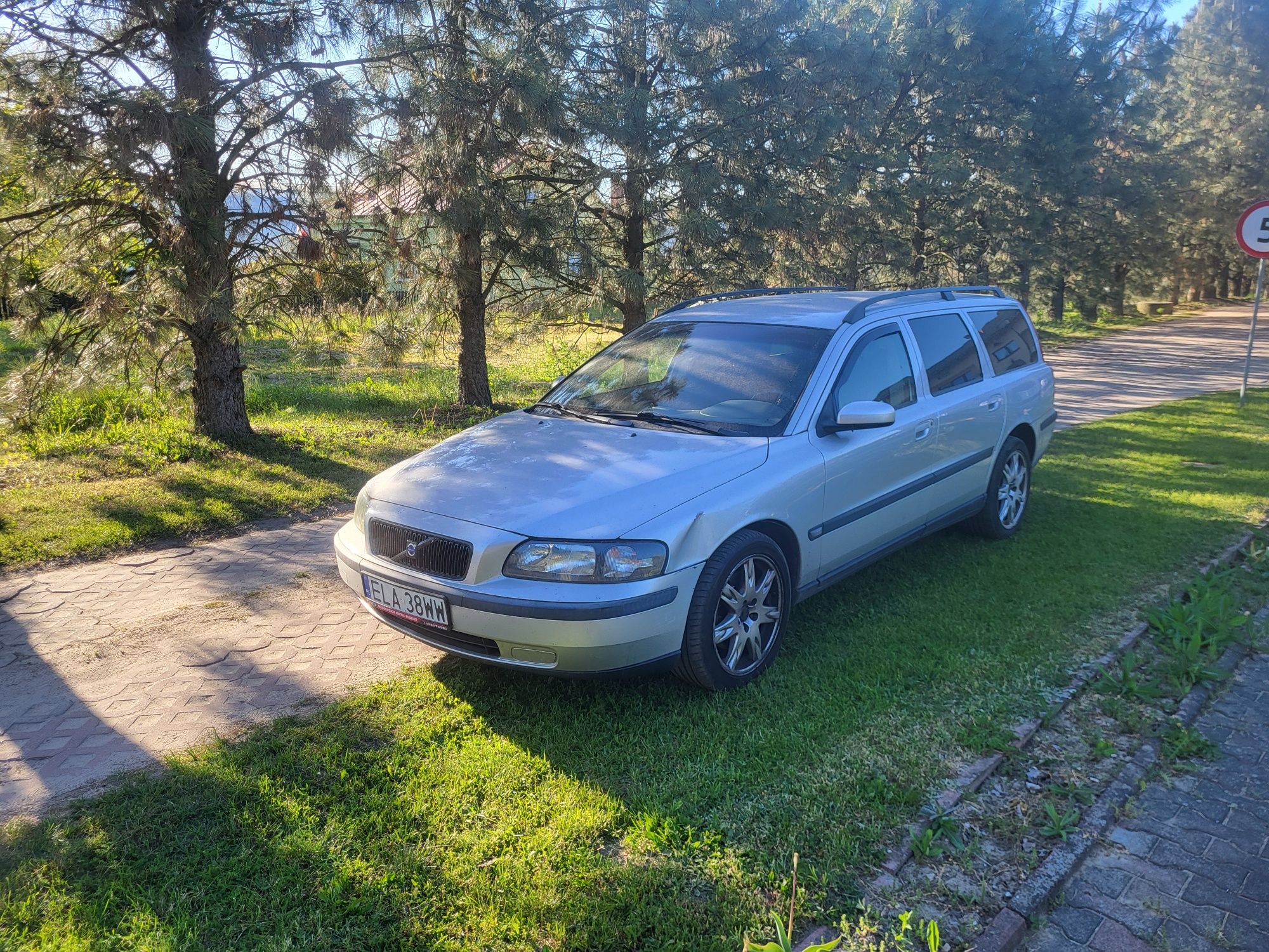 Sprzedam Volvo V70 2.5d na części