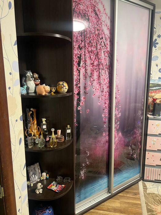 Продам кутову шафу купе
