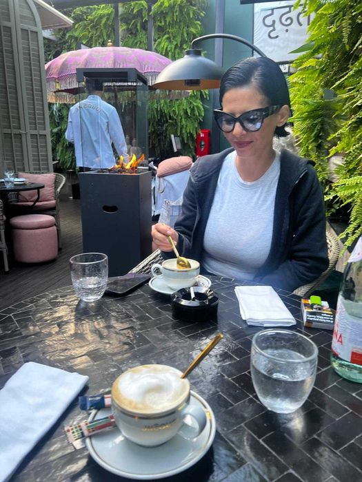 English chat in coffee shops Lisbon center