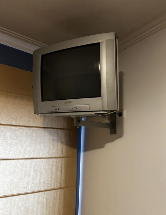 Televisor Philips 52cm com suporte parede