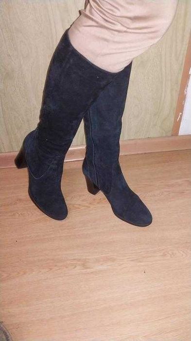 натуральна шкіра/високі чоботи /низький хід /39-40 розмір