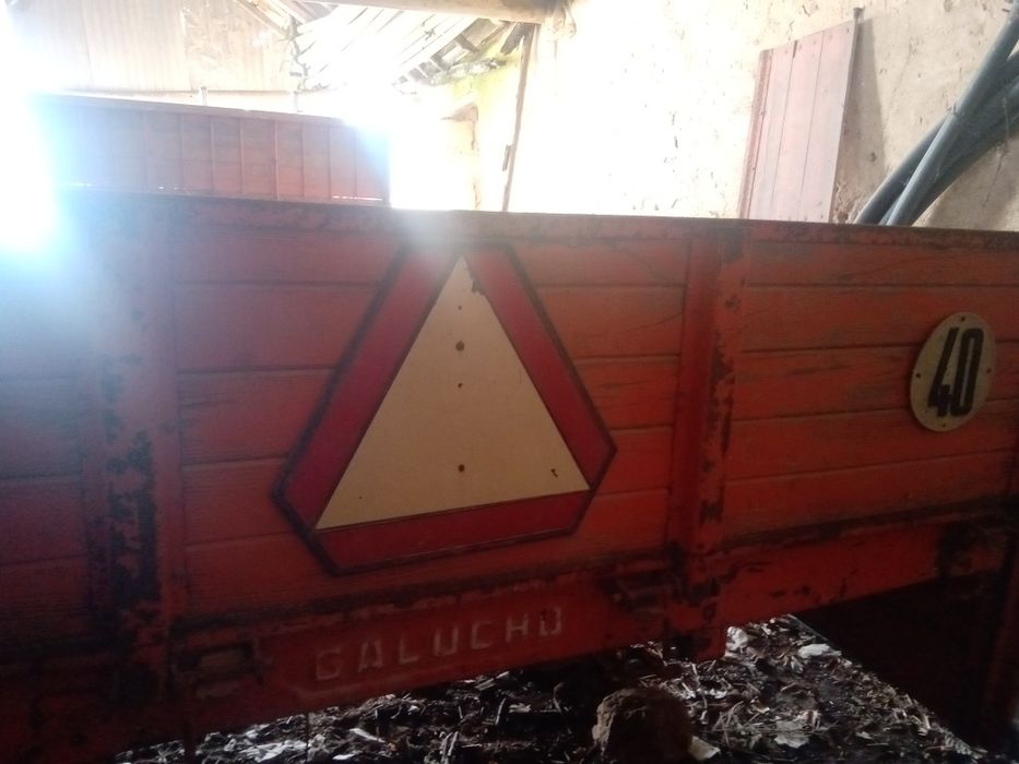Vendo reboque agrícola rodado duplo e taipal  de 7500 kg