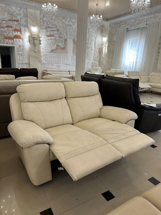 Розкішні шкіряні дивани 2-ка і 3-ка в білому кольорі з механізмом