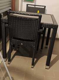 Mesa e 2 cadeiras com caixa e factura